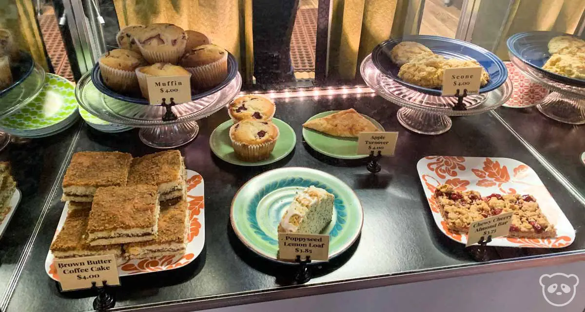 Pastries inside the pastry cabinet.