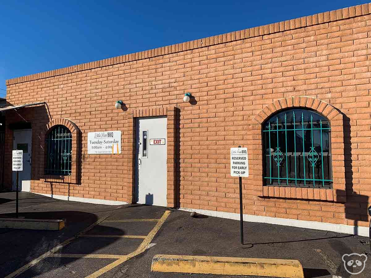 Pick up entrance and parking for Little Miss BBQ restaurant in Phoenix, Arizona.