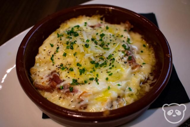 Breakfast cazuela in cast iron.